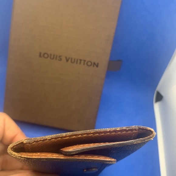 ❤️ 💜 🤎 Louis Vuitton Monogram signature design LV Logo 6 key holder - Picture 5 of 10